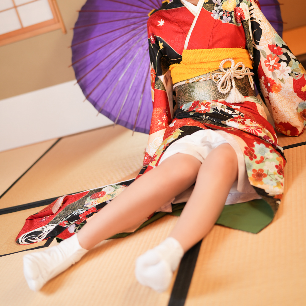 名古屋の風俗撮影サンプル着物で足を崩した女性の写メ日記用写真