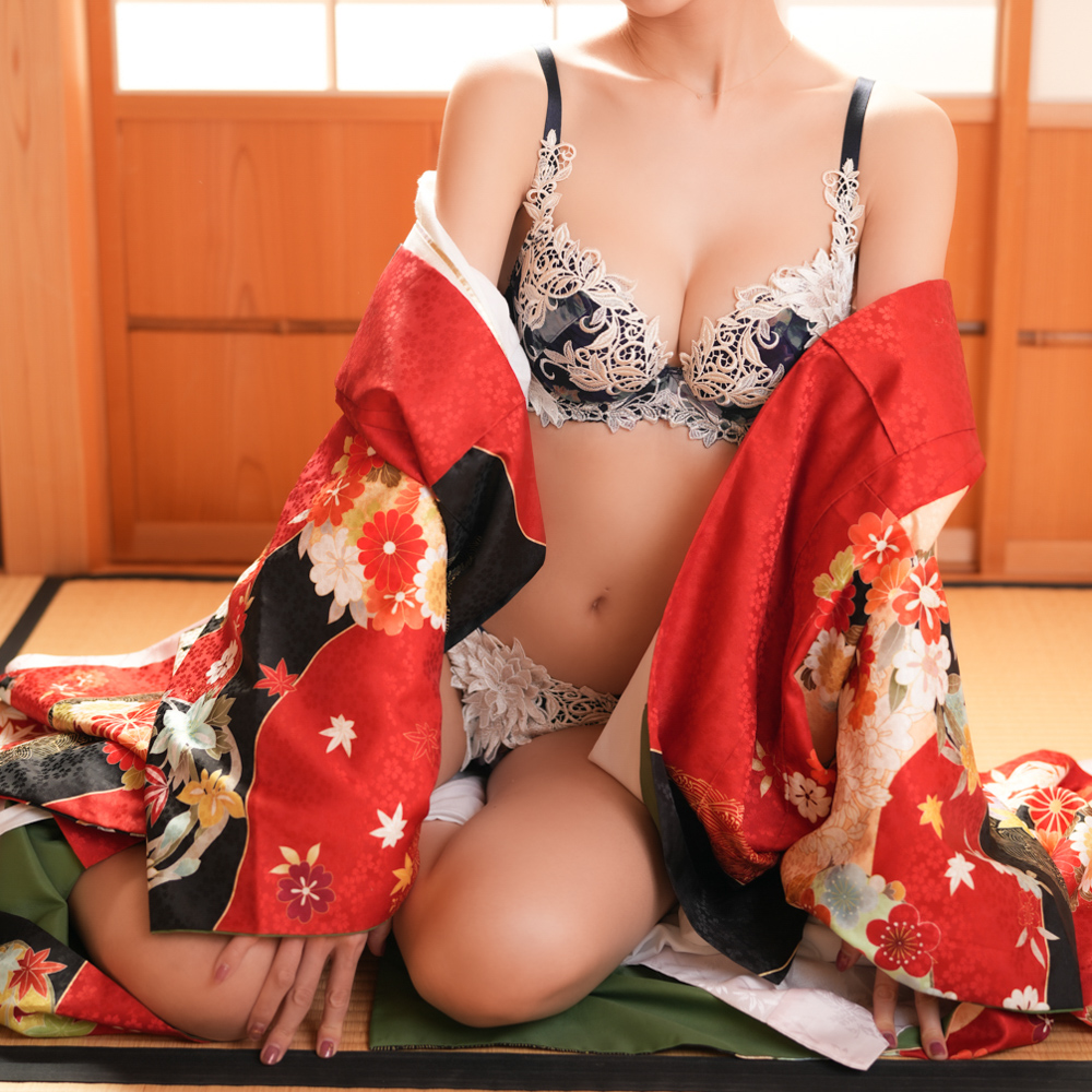 名古屋の風俗撮影サンプル着物を着崩した女性の写メ日記用写真